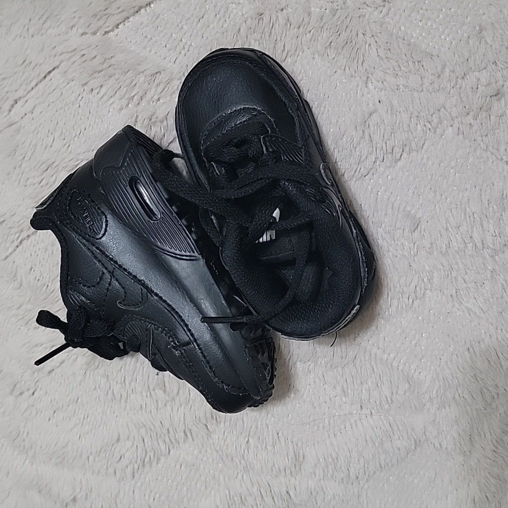 Little kids Nike  sneakers, size 5C Black used
